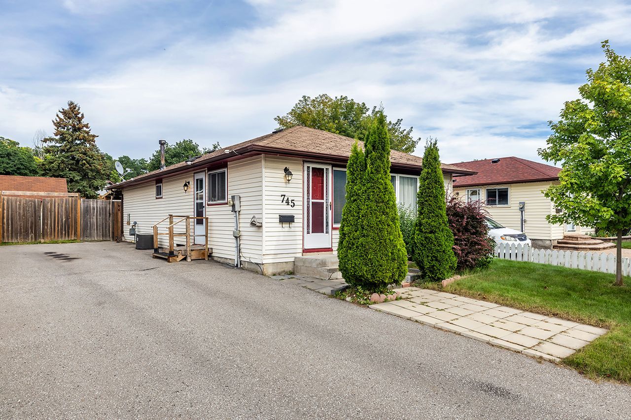745 Grandview Drive, Oshawa, On L1h 7w5