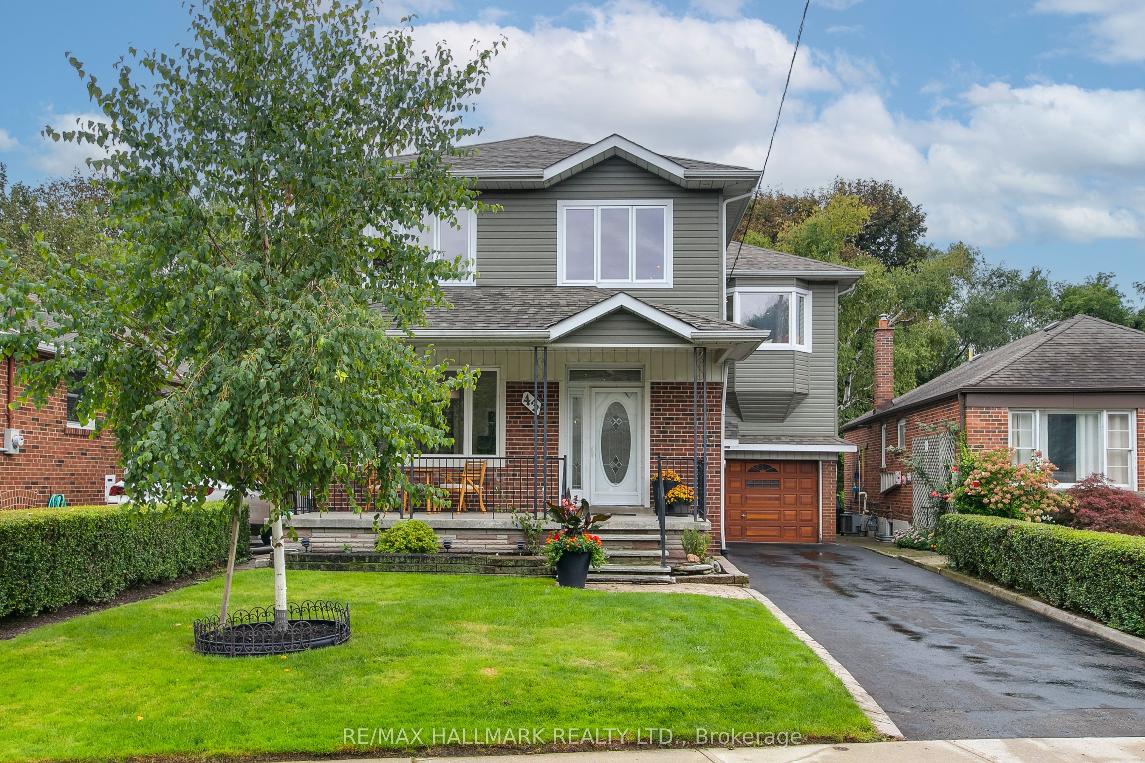 43 Ferris Road, Toronto, On M4b 1g2