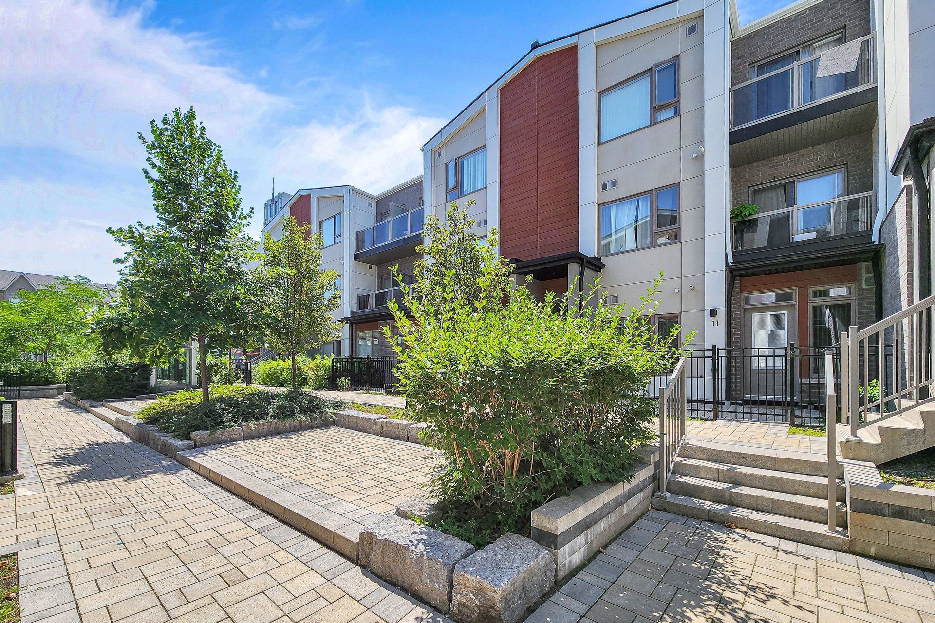 60 Orchid Place Drive 11, Toronto, On M1b 0c4