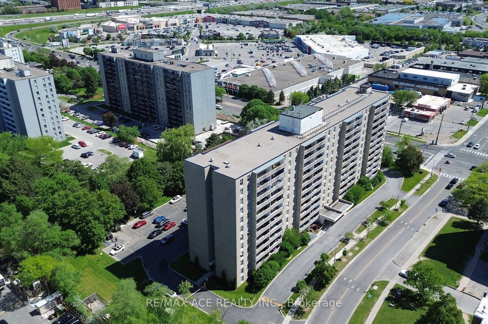 2 Glamorgan Avenue 803, Toronto, On M1p 2m8
