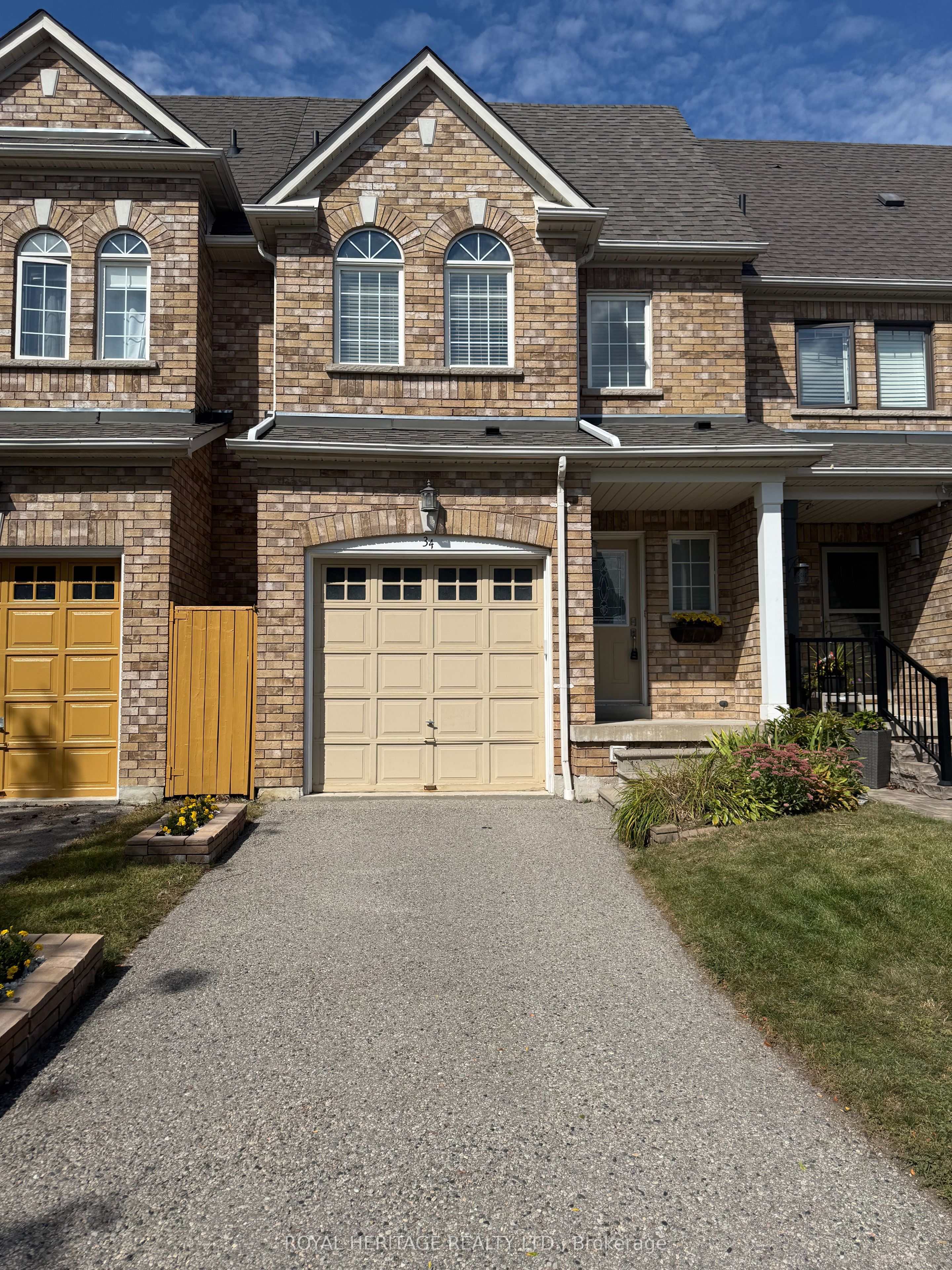 34 Gateway Court, Whitby, On L1r 3m9