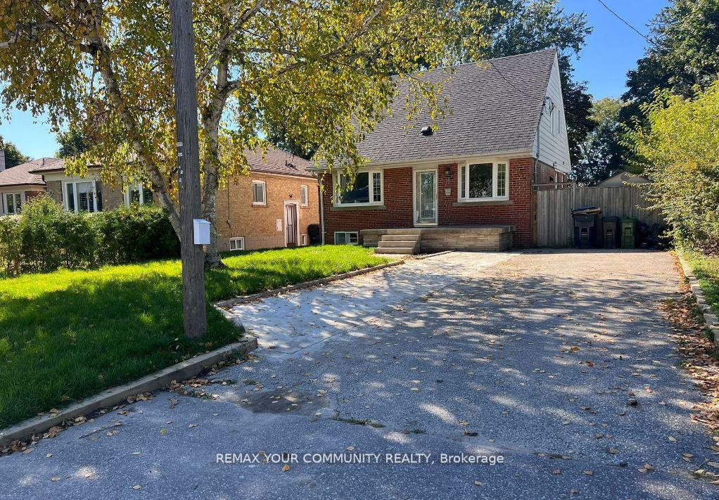 16 Robertsfield Crescent, Toronto, On M1r 2x2