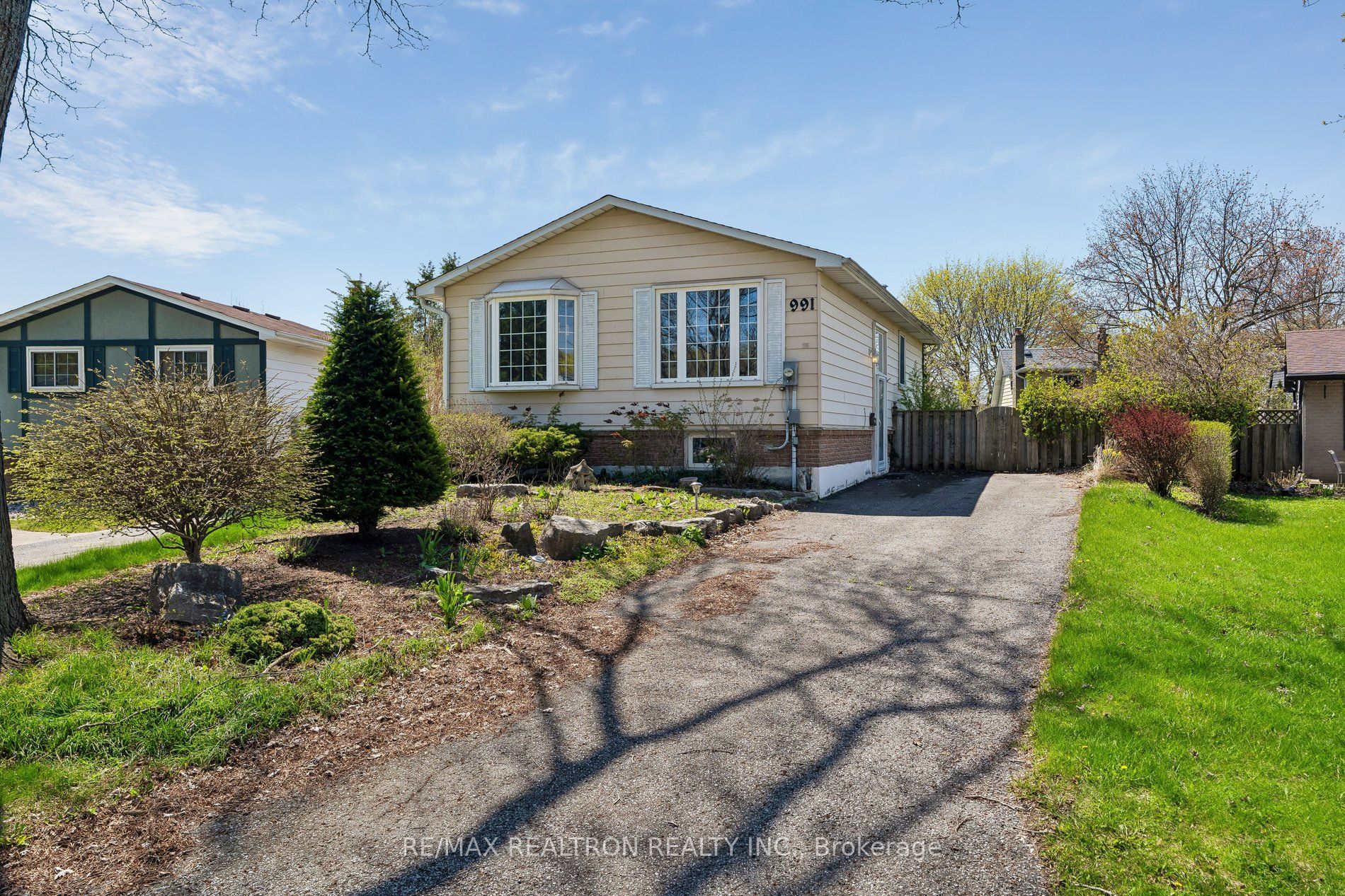 991 Cardinal Court, Oshawa, On L1g 6y4