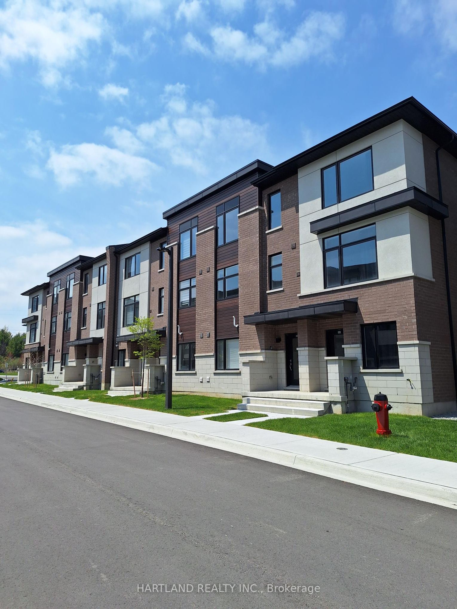 1695 Dersan Street 104, Pickering, On L1x 0s9
