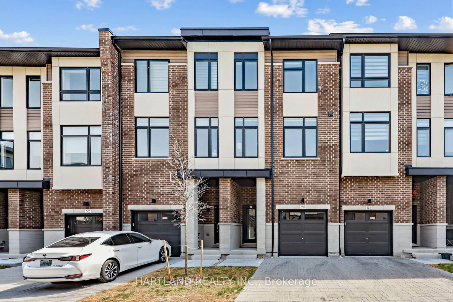 1695 Dersan Street 405, Pickering, On L1x 0s9