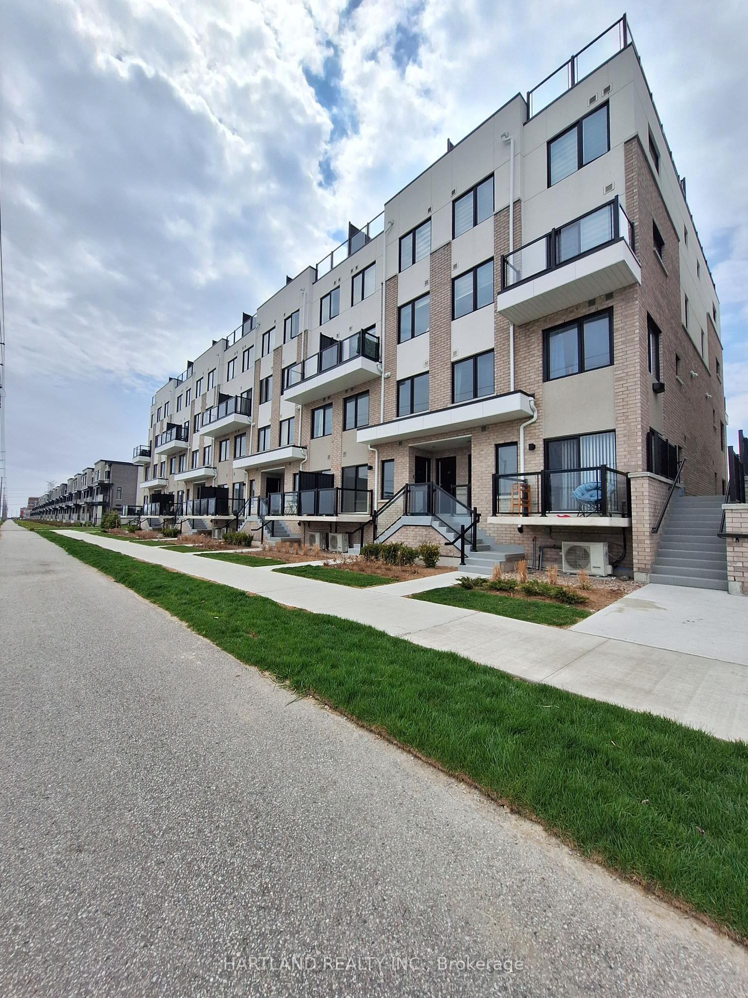 1695 Dersan Street 304, Pickering, On L1x 0s9