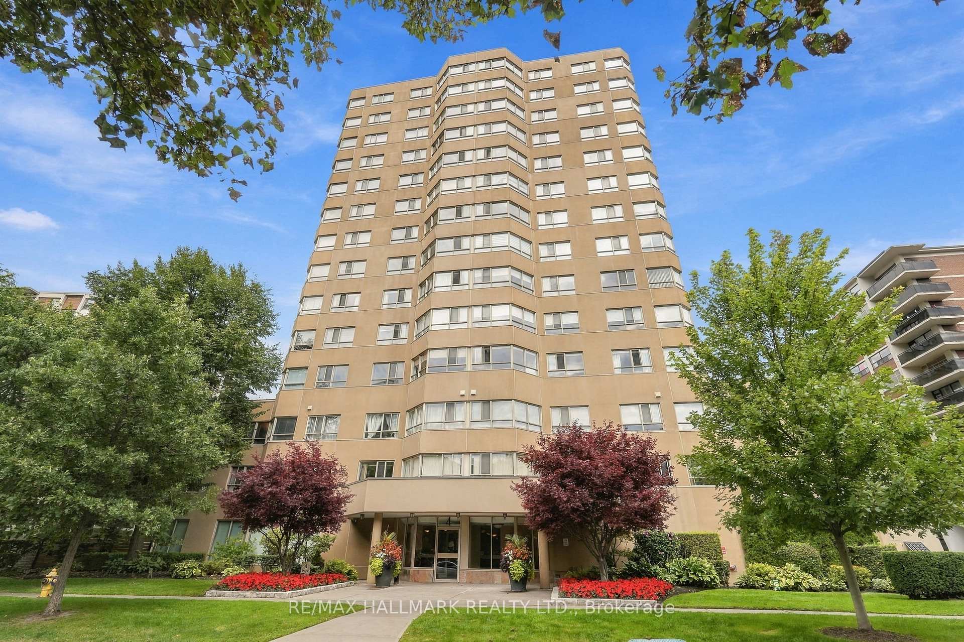 4 Park Vista 303, Toronto, On M4b 3m8