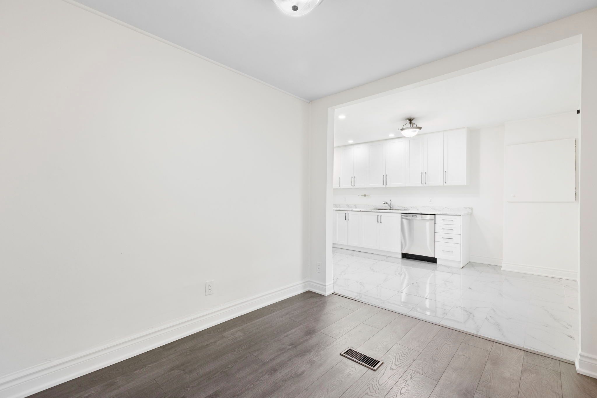 152 Elgin Street E, Oshawa, On L1g 1t3