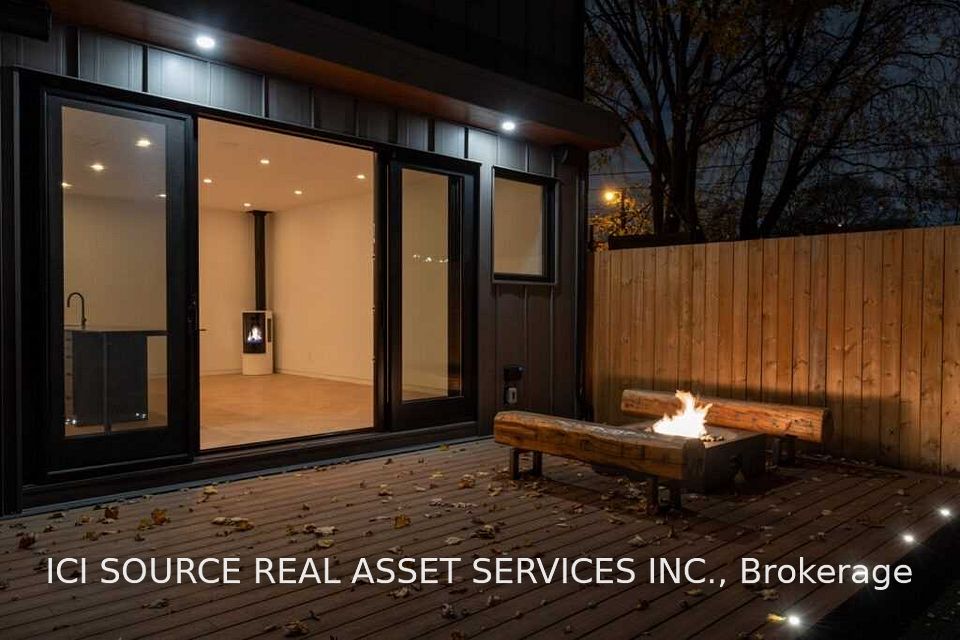 60 Jones Avenue R, Toronto, On M4m 2z8