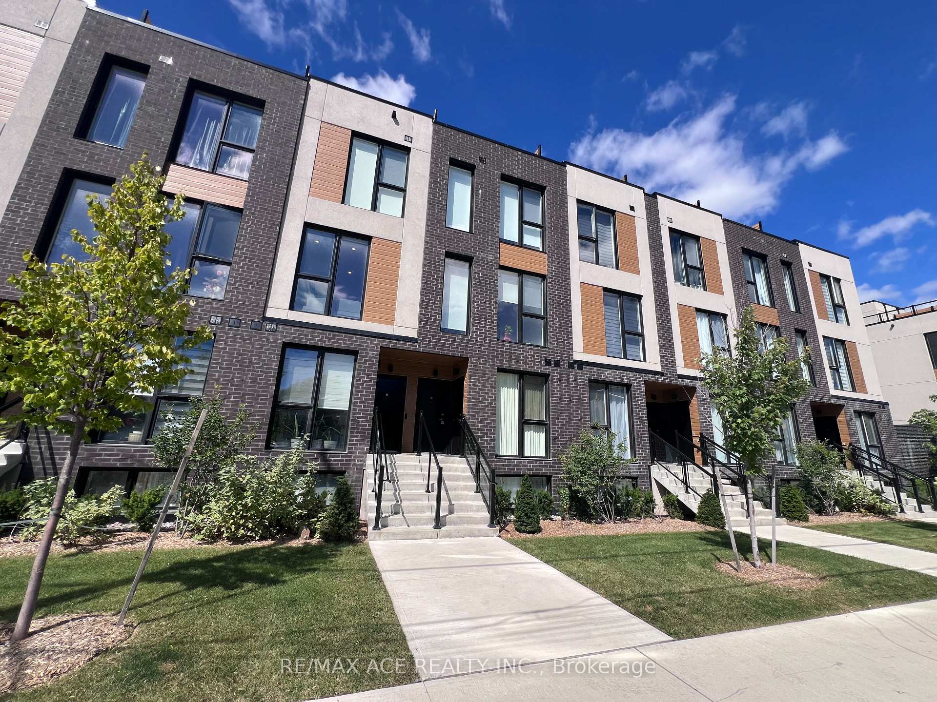 168 Clonmore Drive 11, Toronto, On M1n 0b9
