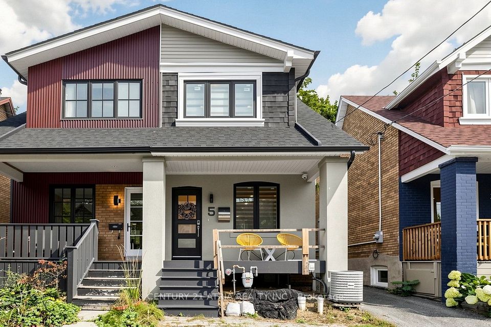 5 Bertmount Avenue, Toronto, On M4m 2x8