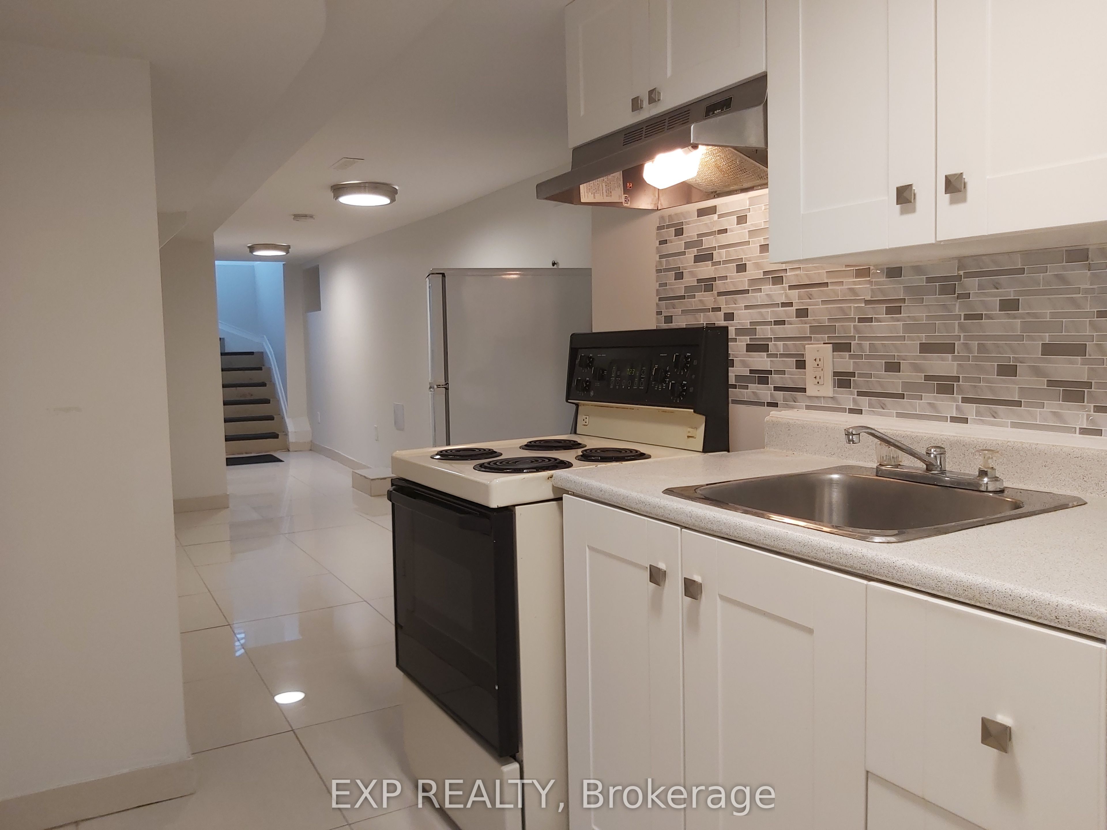 801 Pape Avenue Lower, Toronto, On M4k 3t2