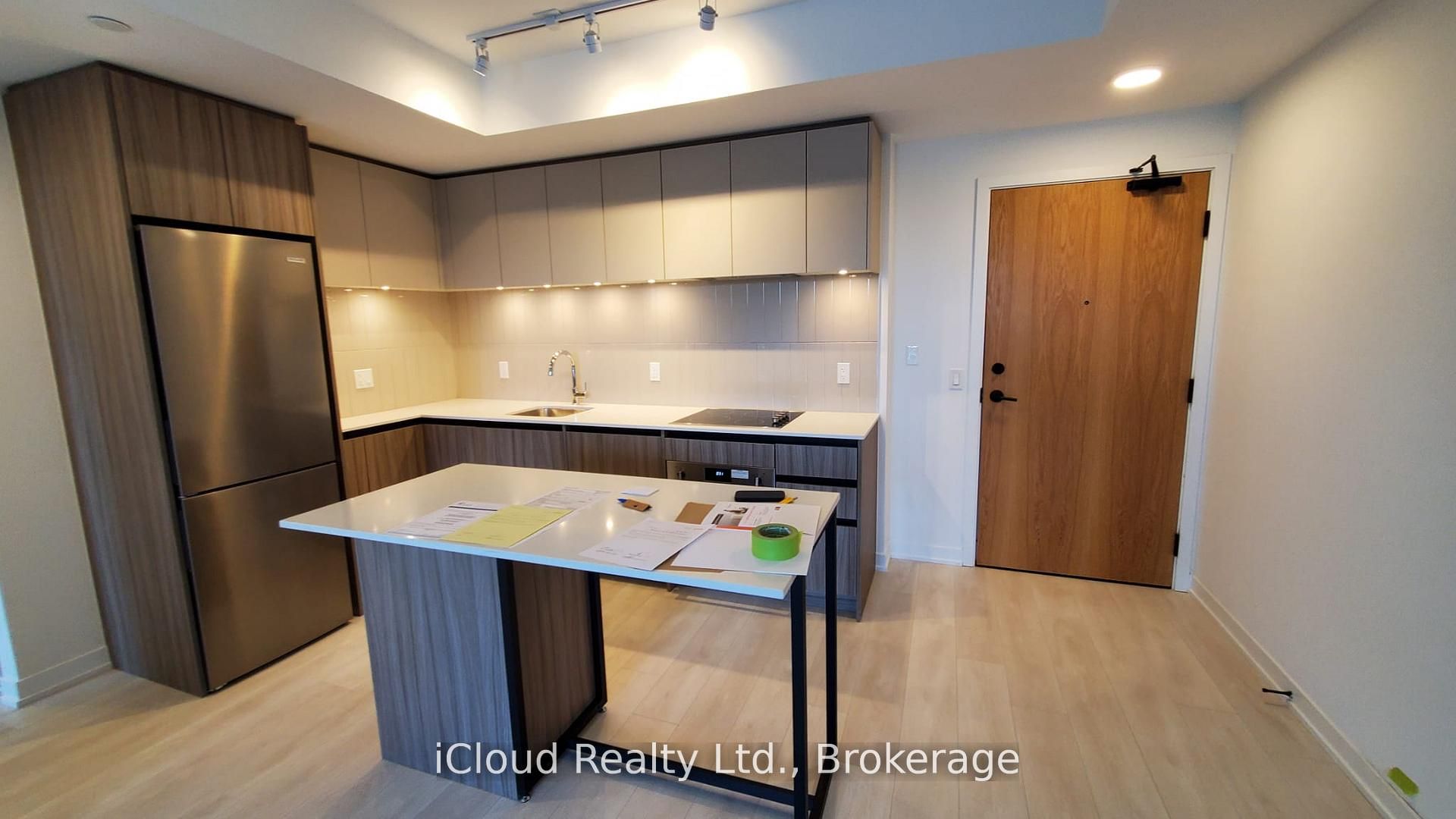 7950 Bathurst Street 210, Vaughan, On L4j 0l4