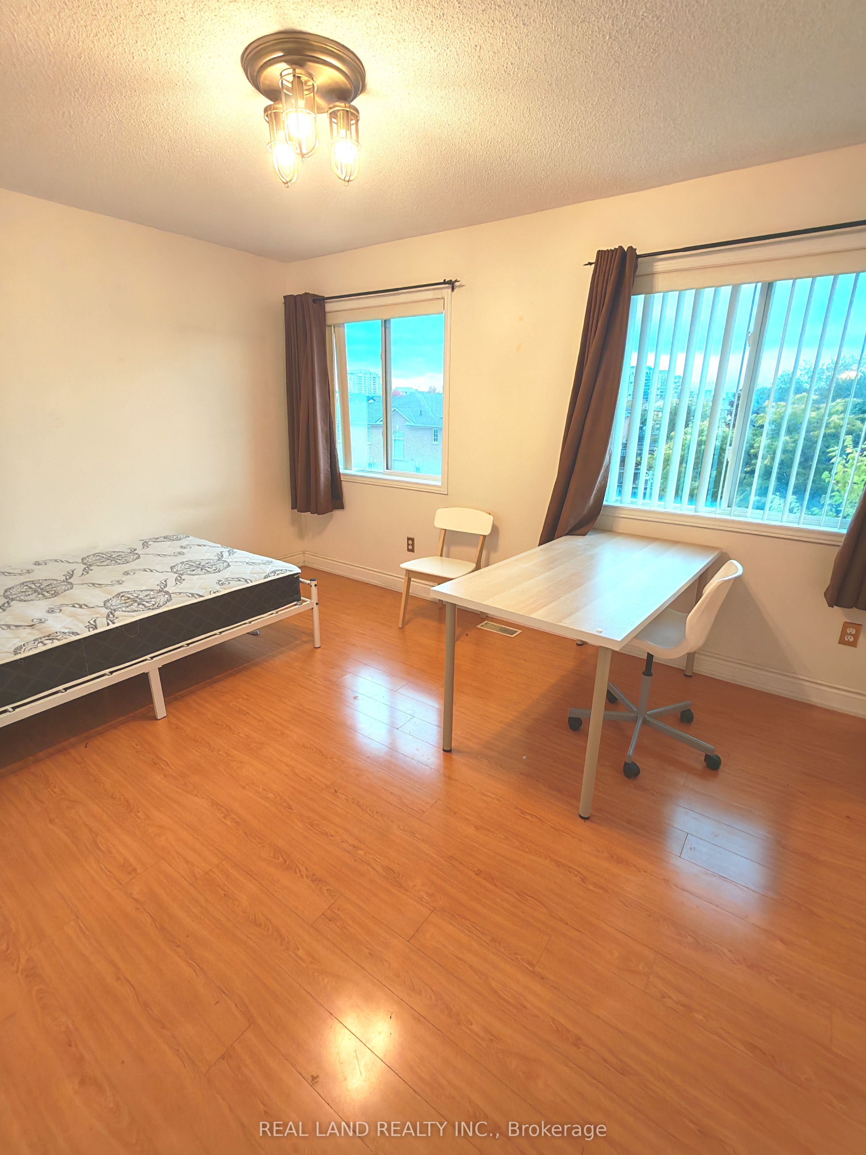188 Bantry Avenue, Richmond Hill, On L4b 4s6