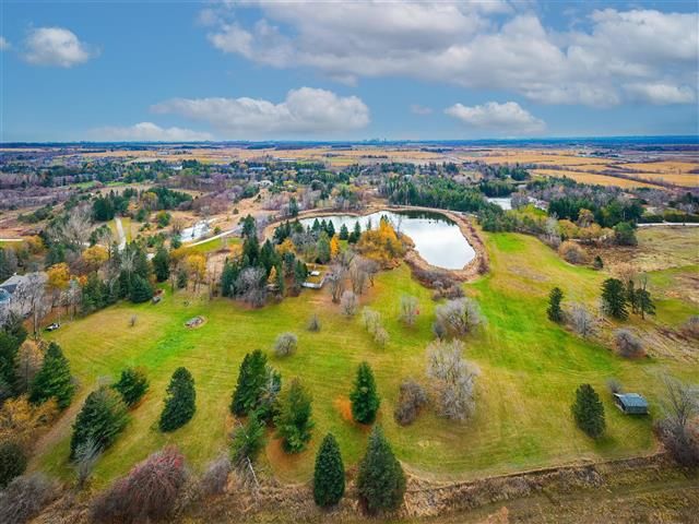 250 South Summit Farm Road, King, On L7b 1j8