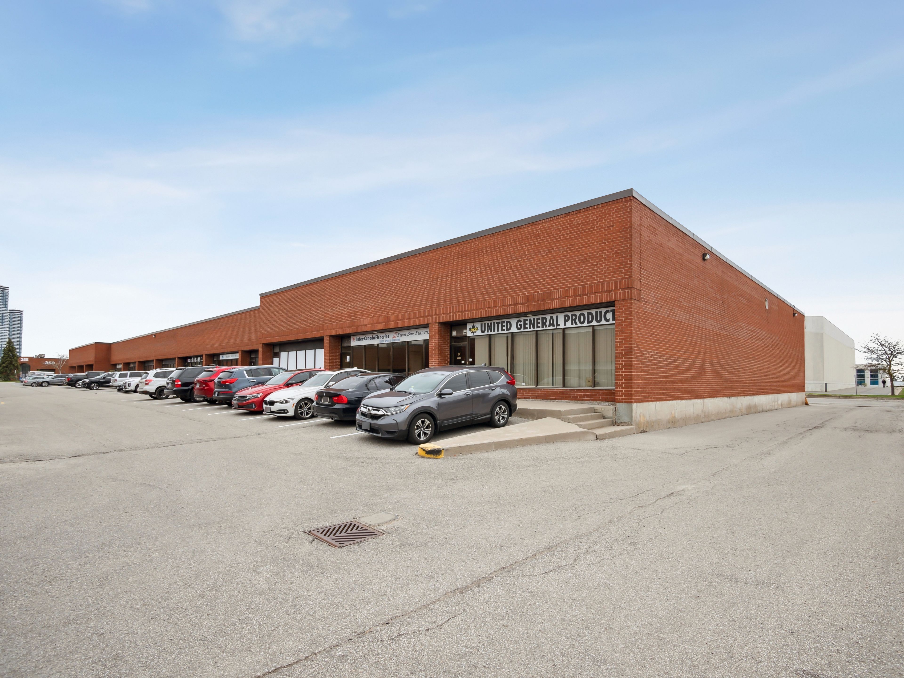 270 Pennsylvania Avenue 12, Vaughan, On L4k 3z7