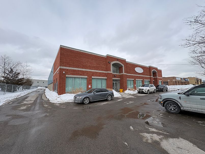 135 Pony Drive, Newmarket, On L3y 7b5