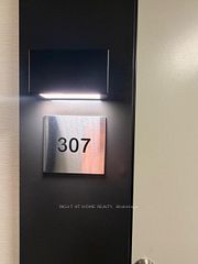 6 David Eyer Road 307, Richmond Hill, On L4s 0n5