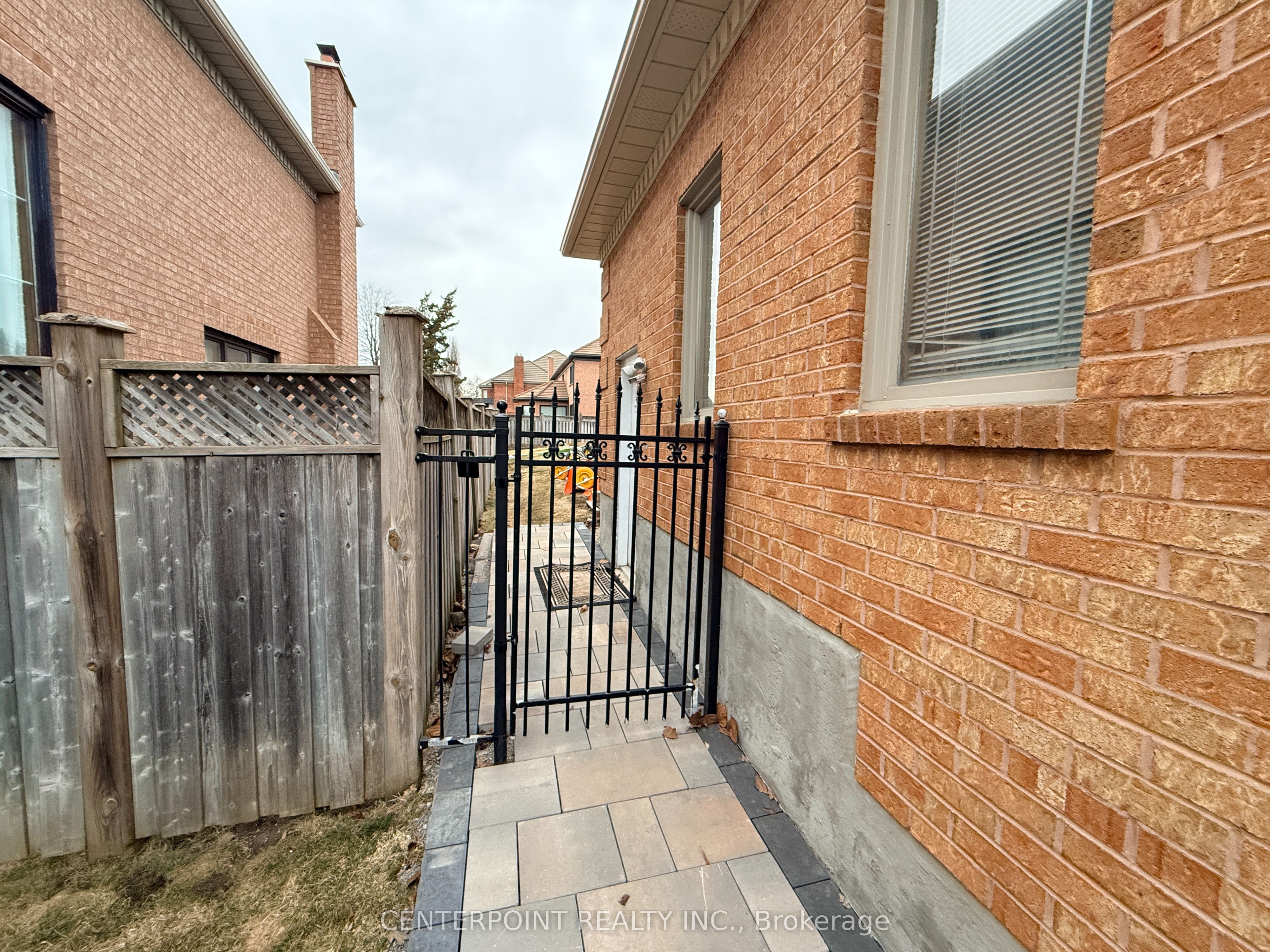 1 Ardmore Crescent, Richmond Hill, On L4b 2g7