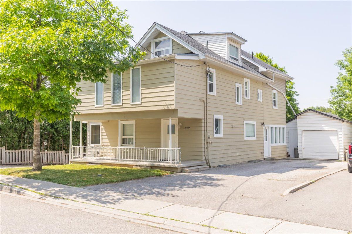 379 Simcoe Street, Newmarket, On L3y 2m4