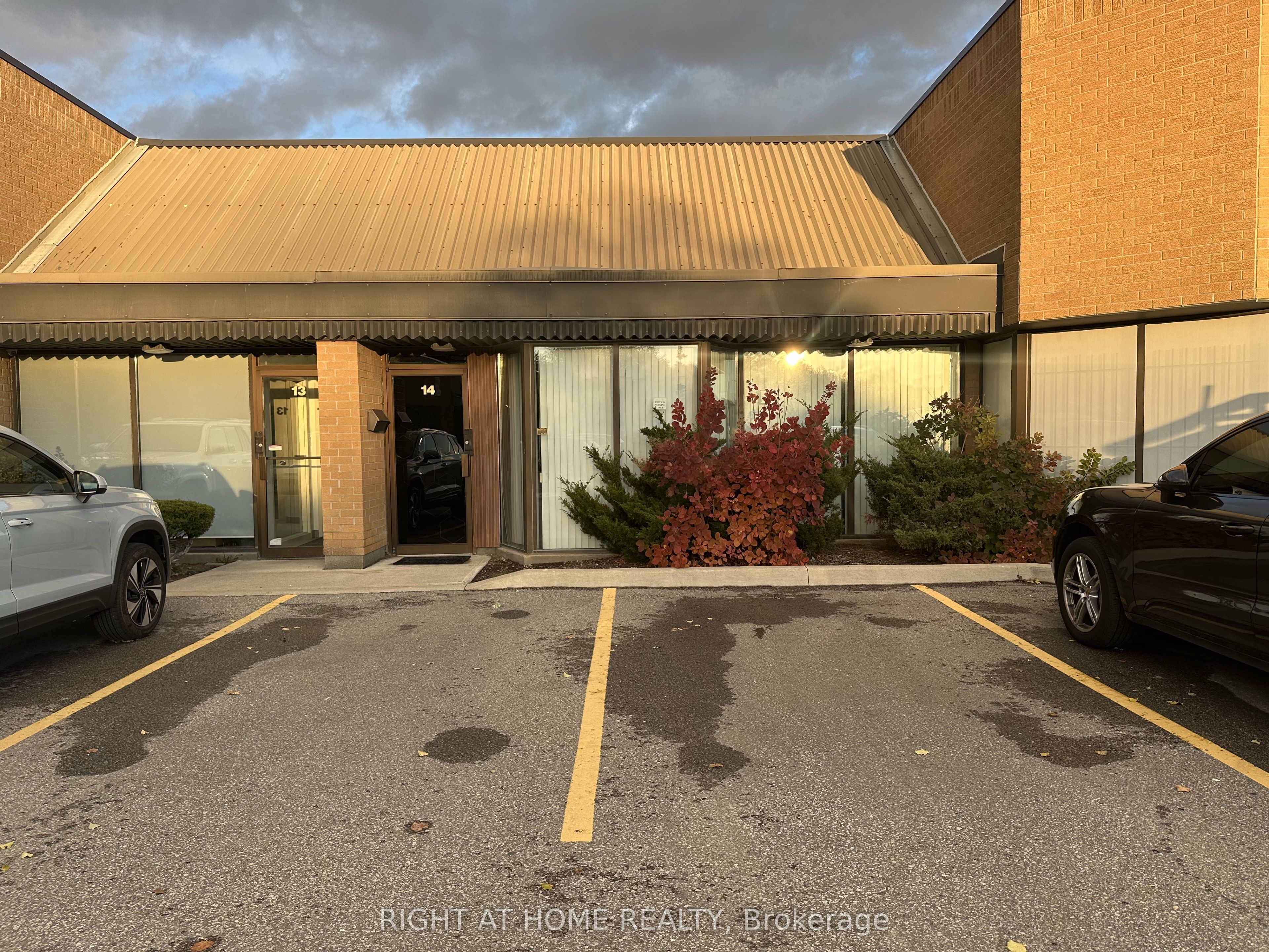95 West Beaver Creek Road 14, Richmond Hill, On L4b 1h2