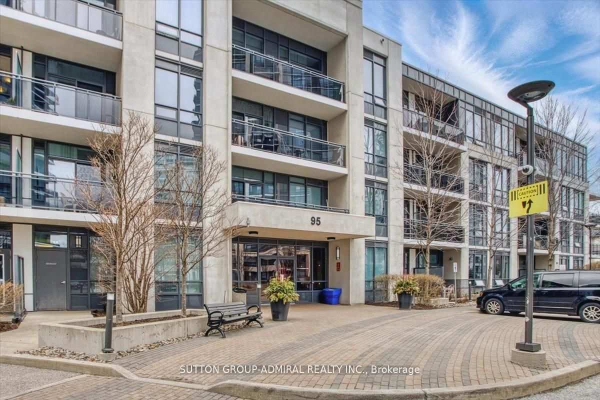 95 North Park Road 204, Vaughan, On L4j 0j1