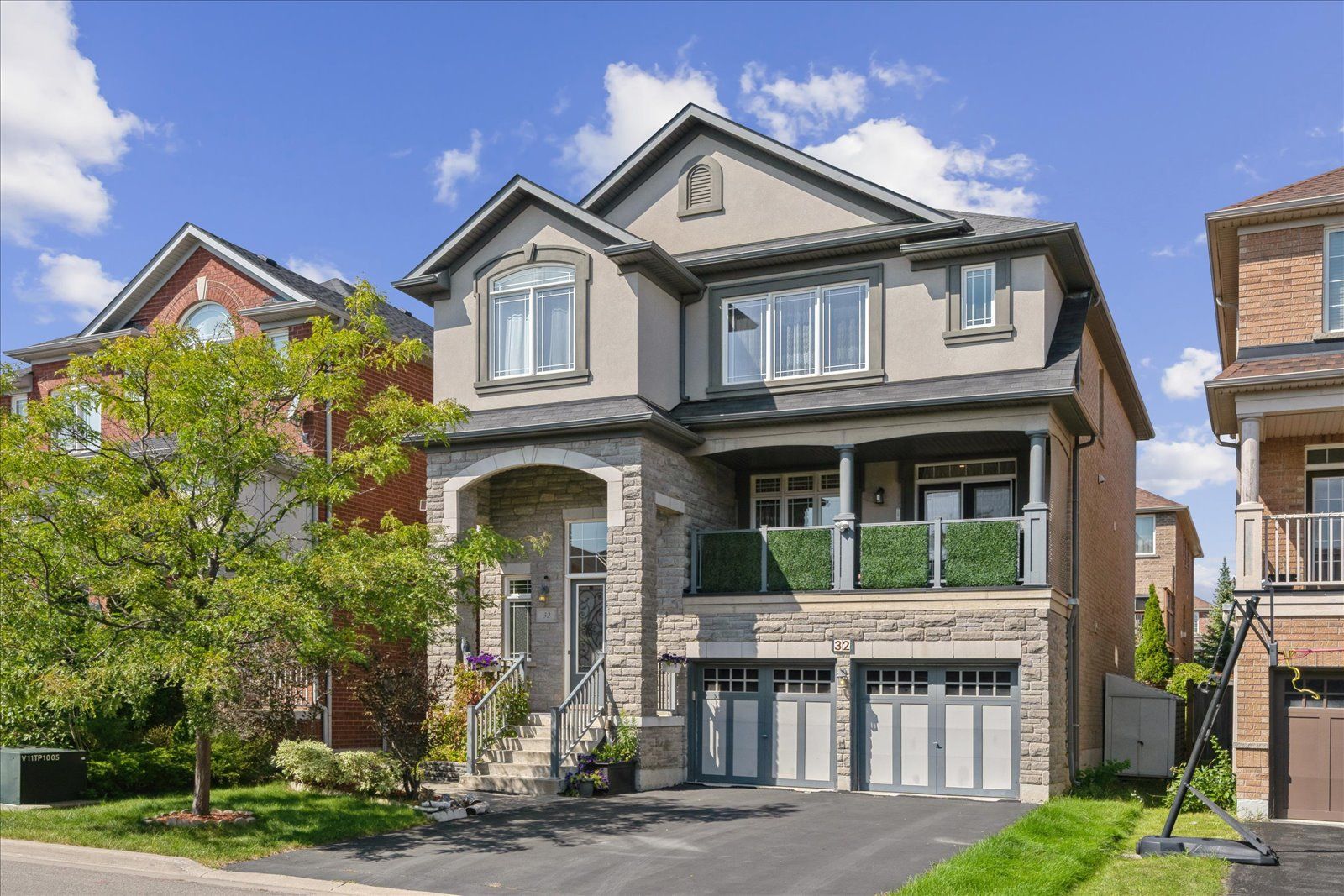 32 Timna Crescent, Vaughan, On L6a 4l7