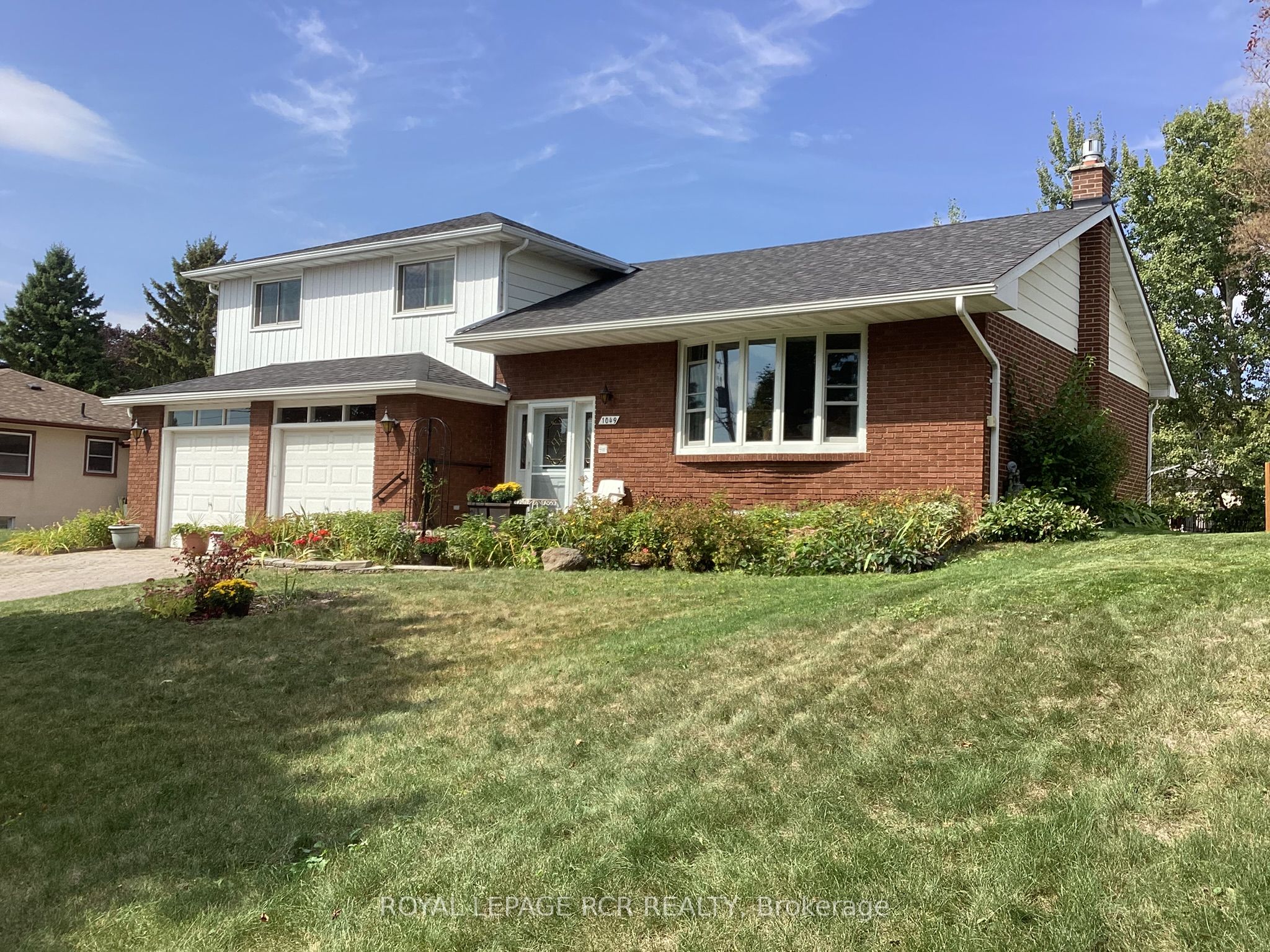 1049 Elgin Street, Newmarket, On L3y 3c3