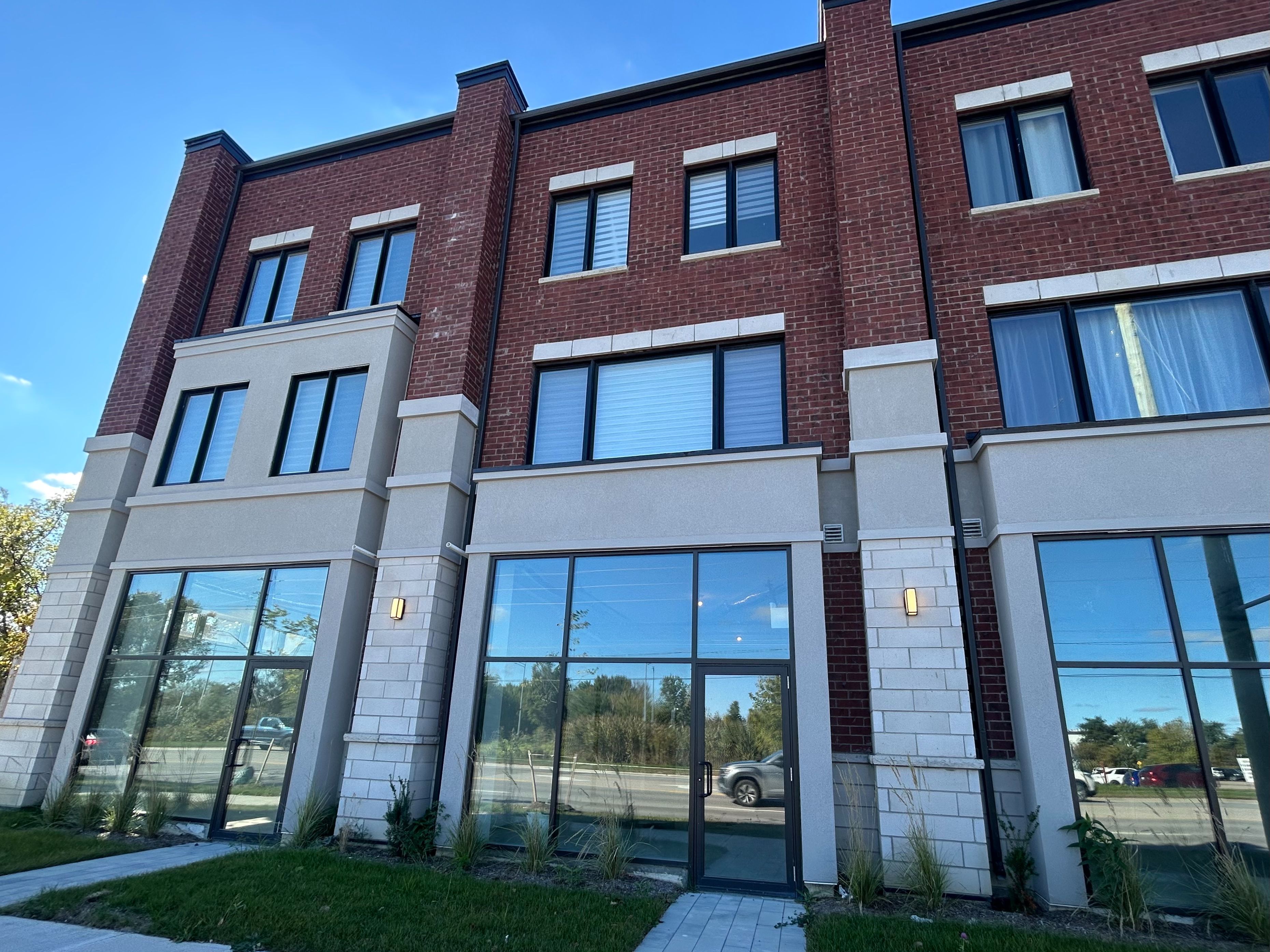 200 Dissette Street 2, Bradford West Gwillimbury, On L3z 4m2