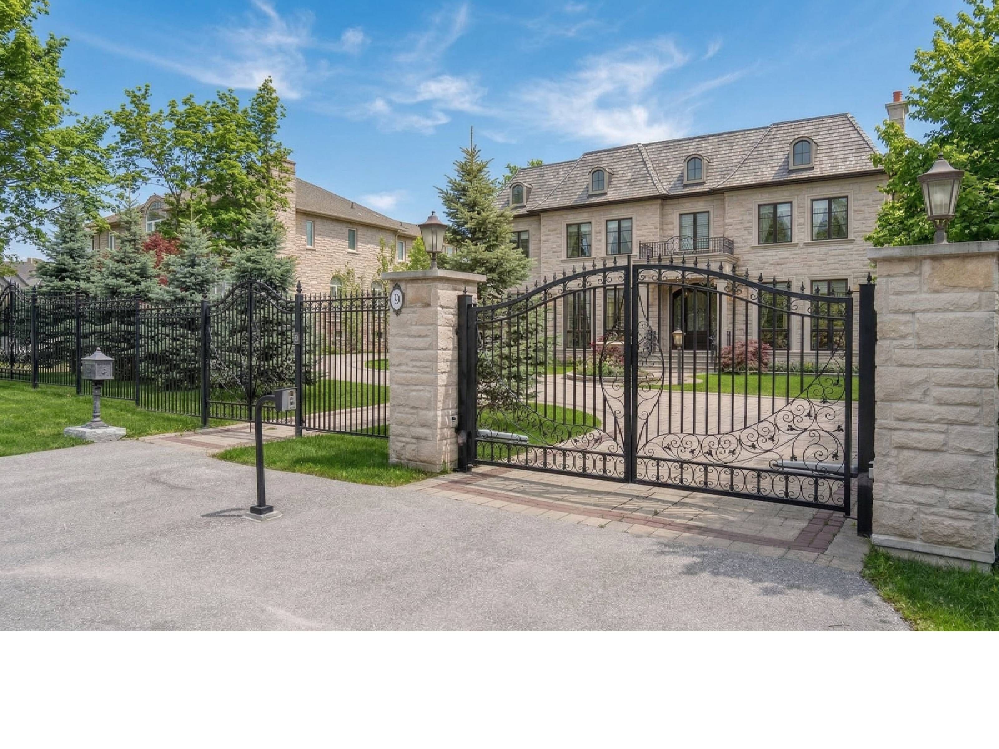 9 Thornbank Road, Vaughan, On L4j 2a1