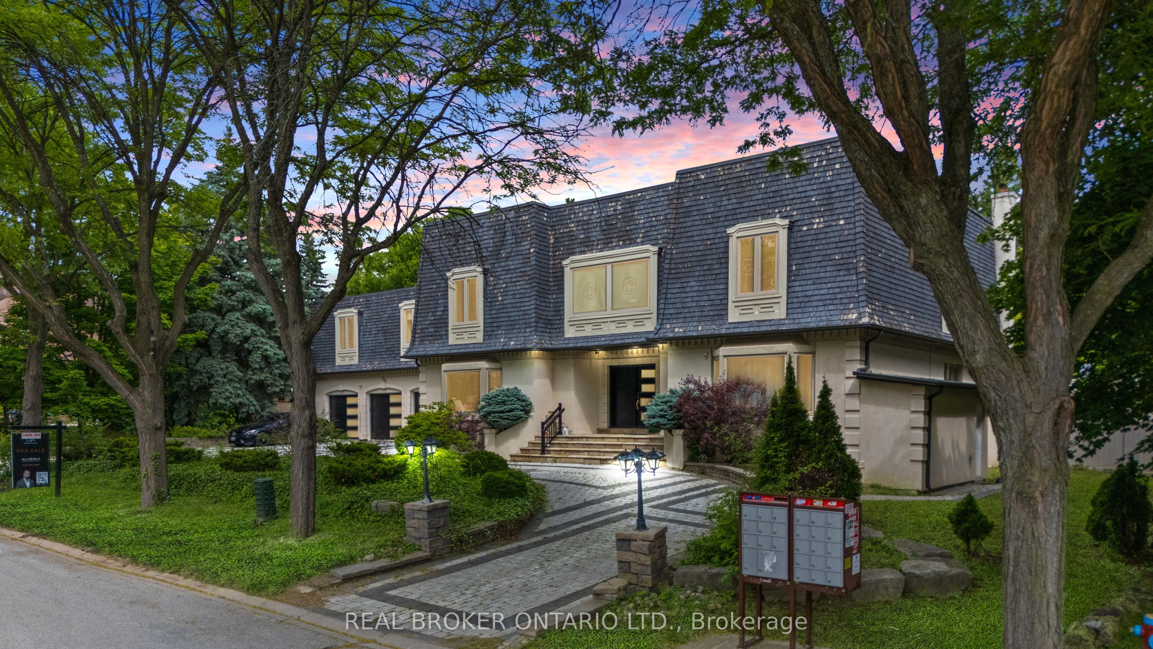 106 Teefy Avenue, Richmond Hill, On L4c 8c6