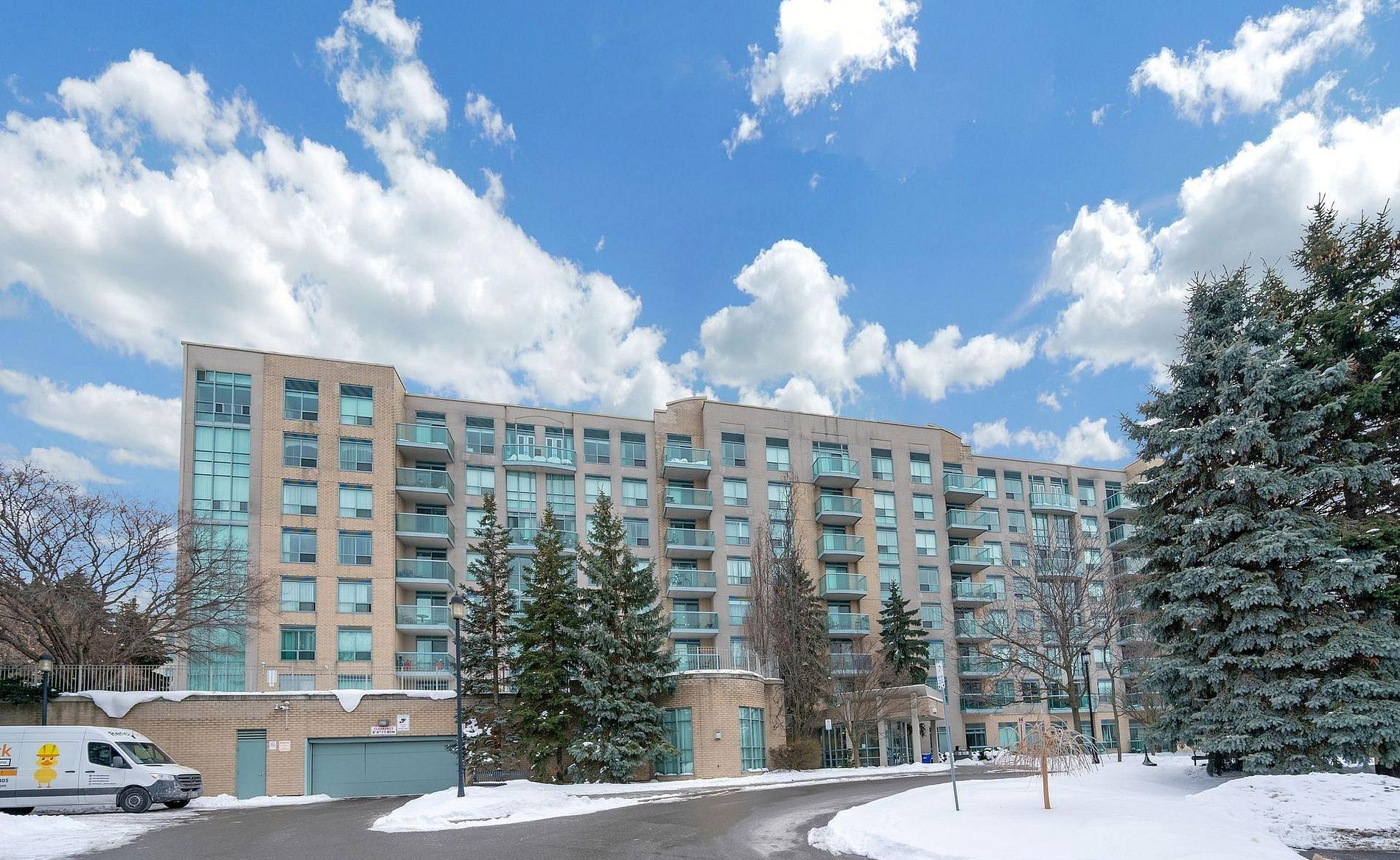 3 Ellesmere Street 215, Richmond Hill, On L4b 4n2