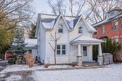 24 Maple Street, Aurora, On L4g 1k9