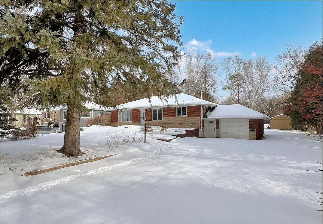 20015 Bathurst Street, East Gwillimbury, On L9n 1n3