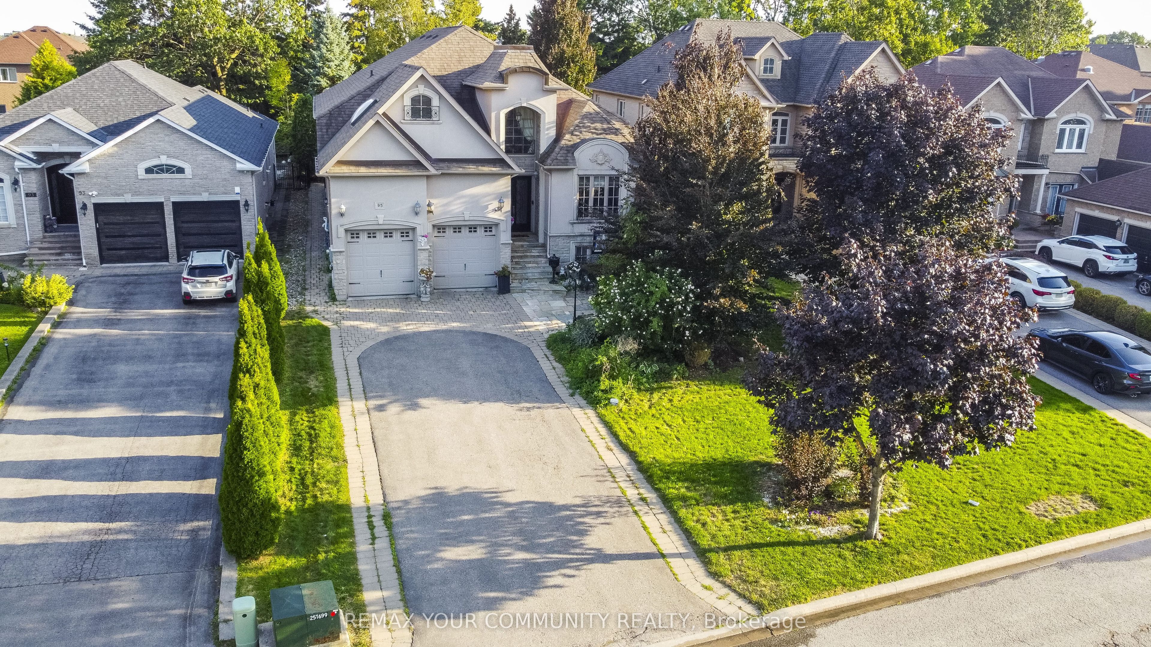 95 Naughton Drive, Richmond Hill, On L4c 8b3