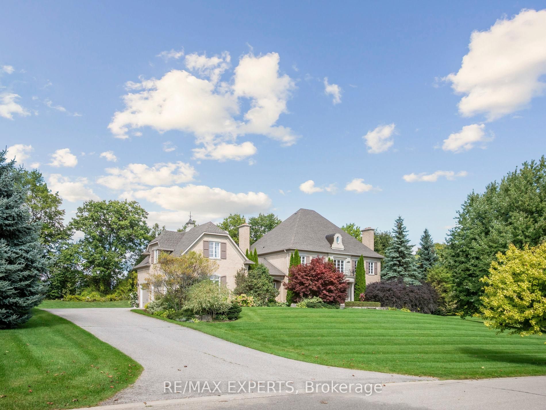 105 N Eden Vale Drive S, King, On L7b 1l9