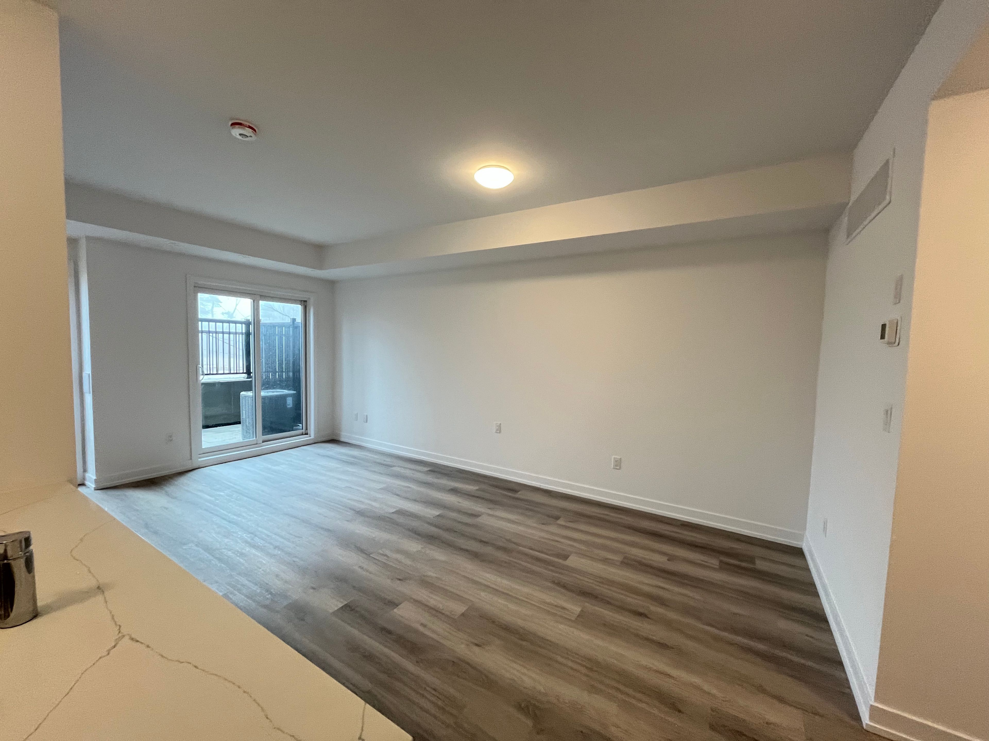 3 Bancroft Lane 219, Richmond Hill, On L4e 1m1