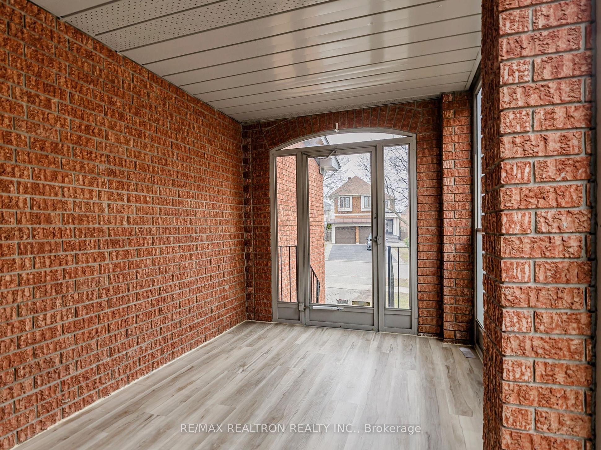 8 Estoril Street Upper, Richmond Hill, On L4c 0b9
