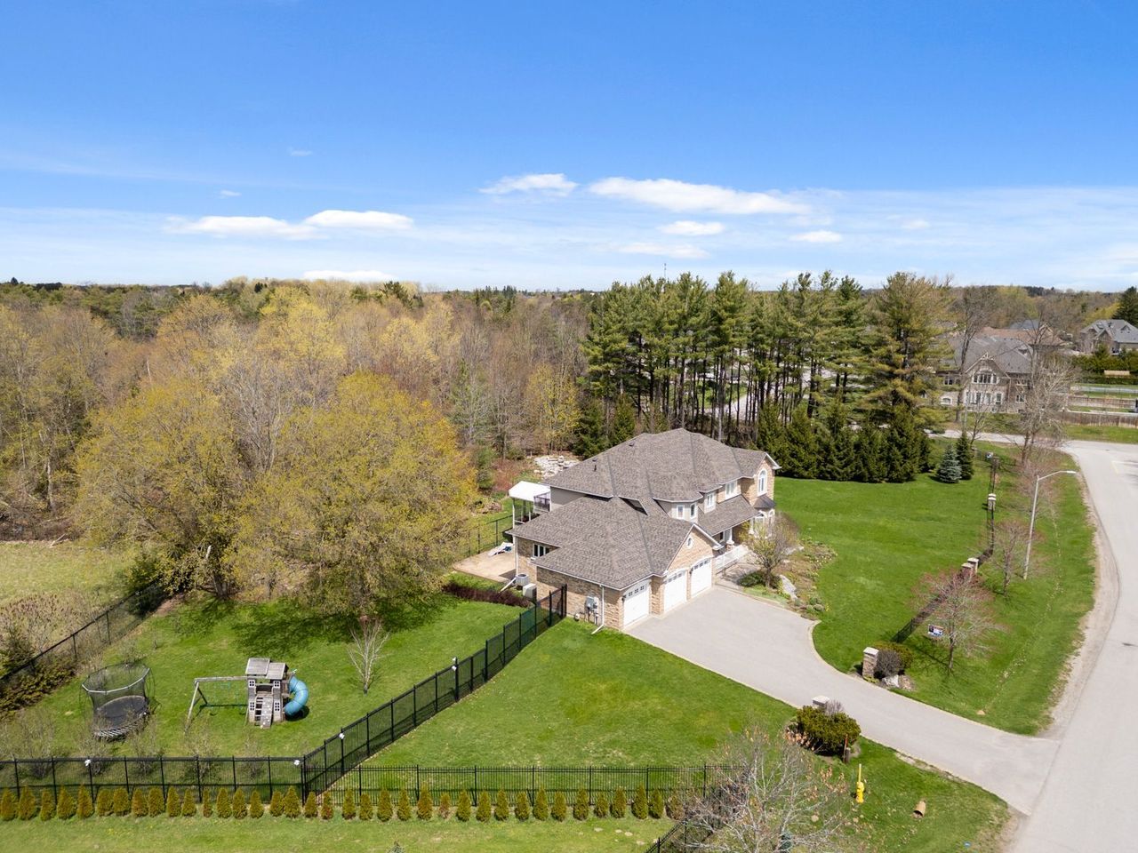 2 Treeview Avenue, Whitchurch-Stouffville, On L4a 1r1