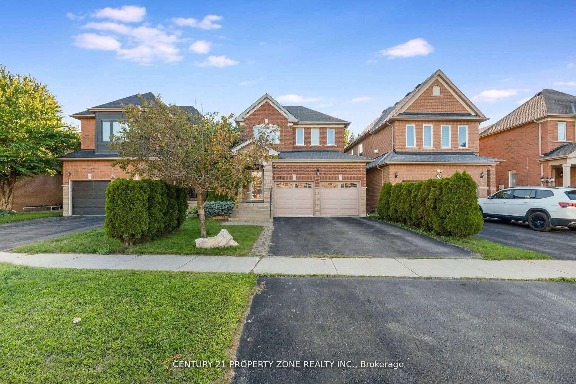 582 Plantation Gate, Newmarket, On L3x 2c2