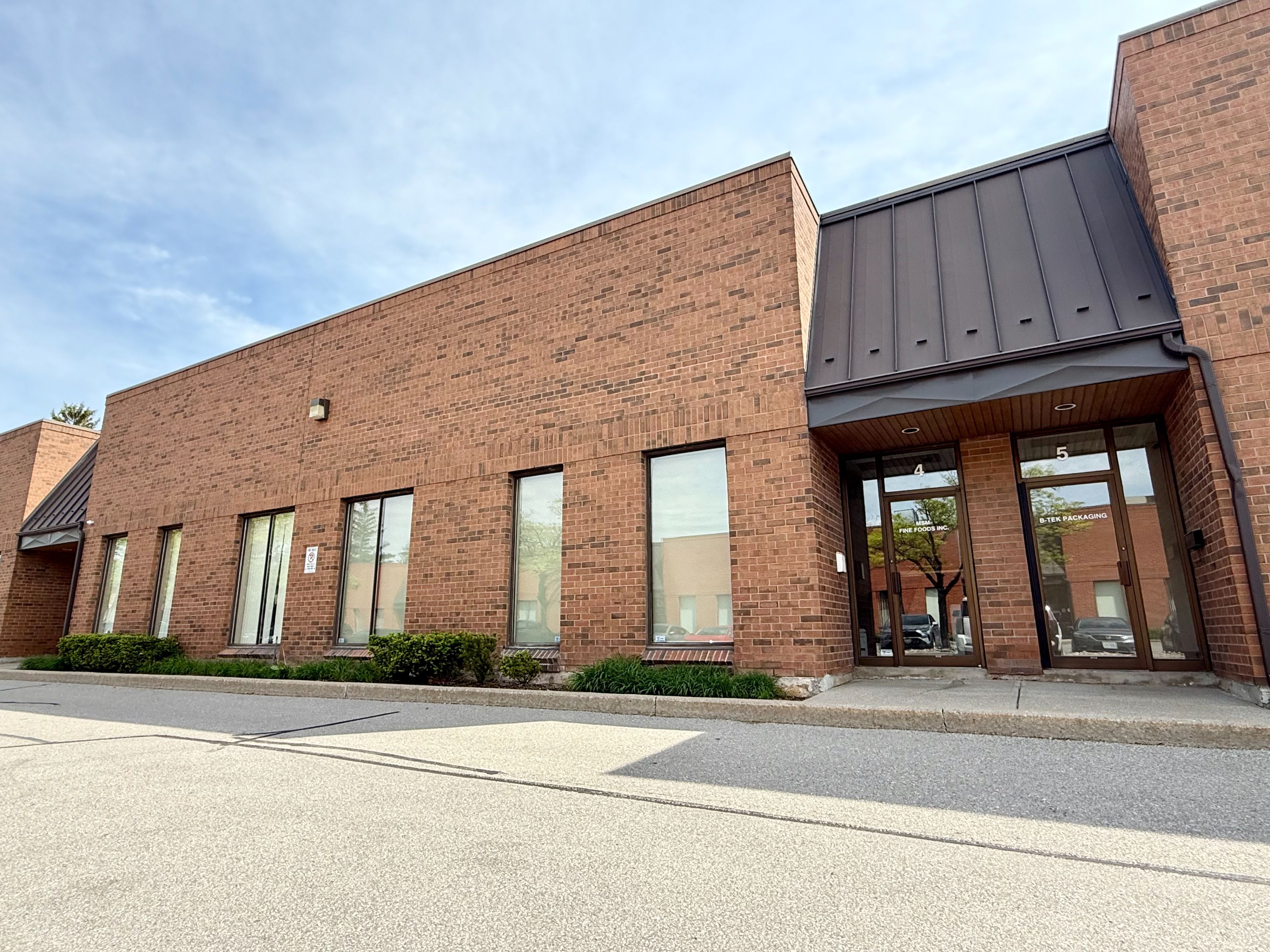 180 Jardin Drive 9, Vaughan, On L4k 1x8