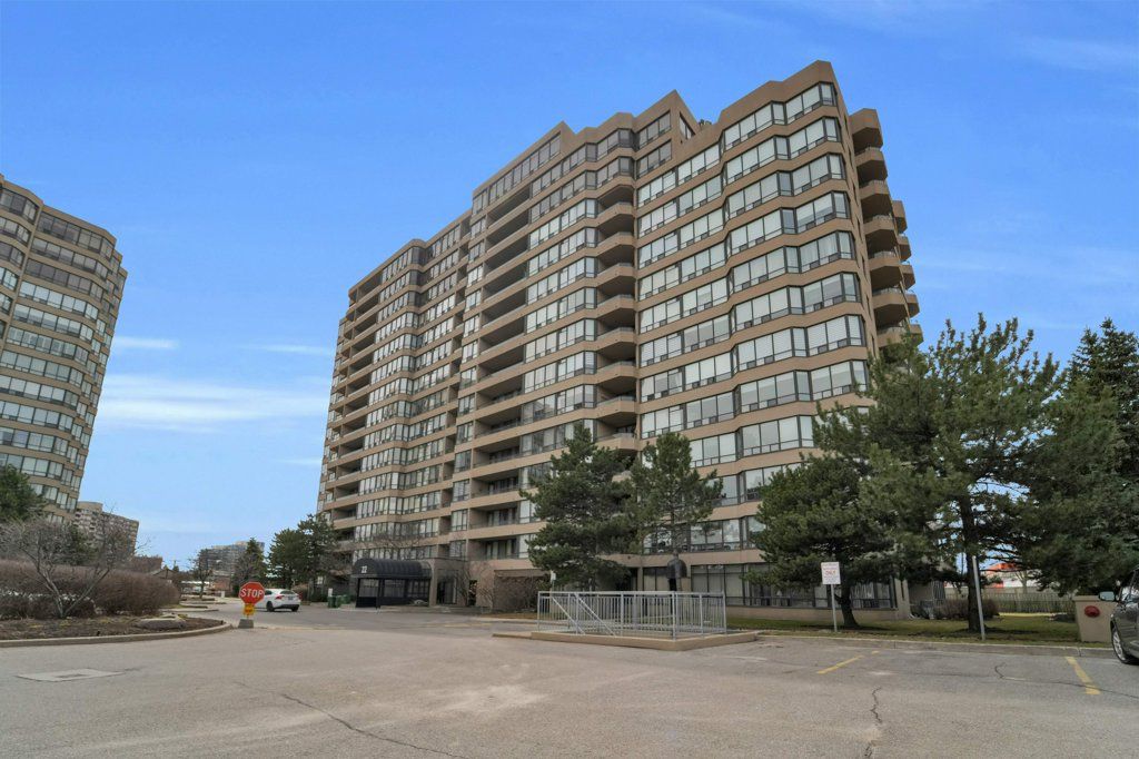 22 Clarissa Drive 1404, Richmond Hill, On L4c 9r6