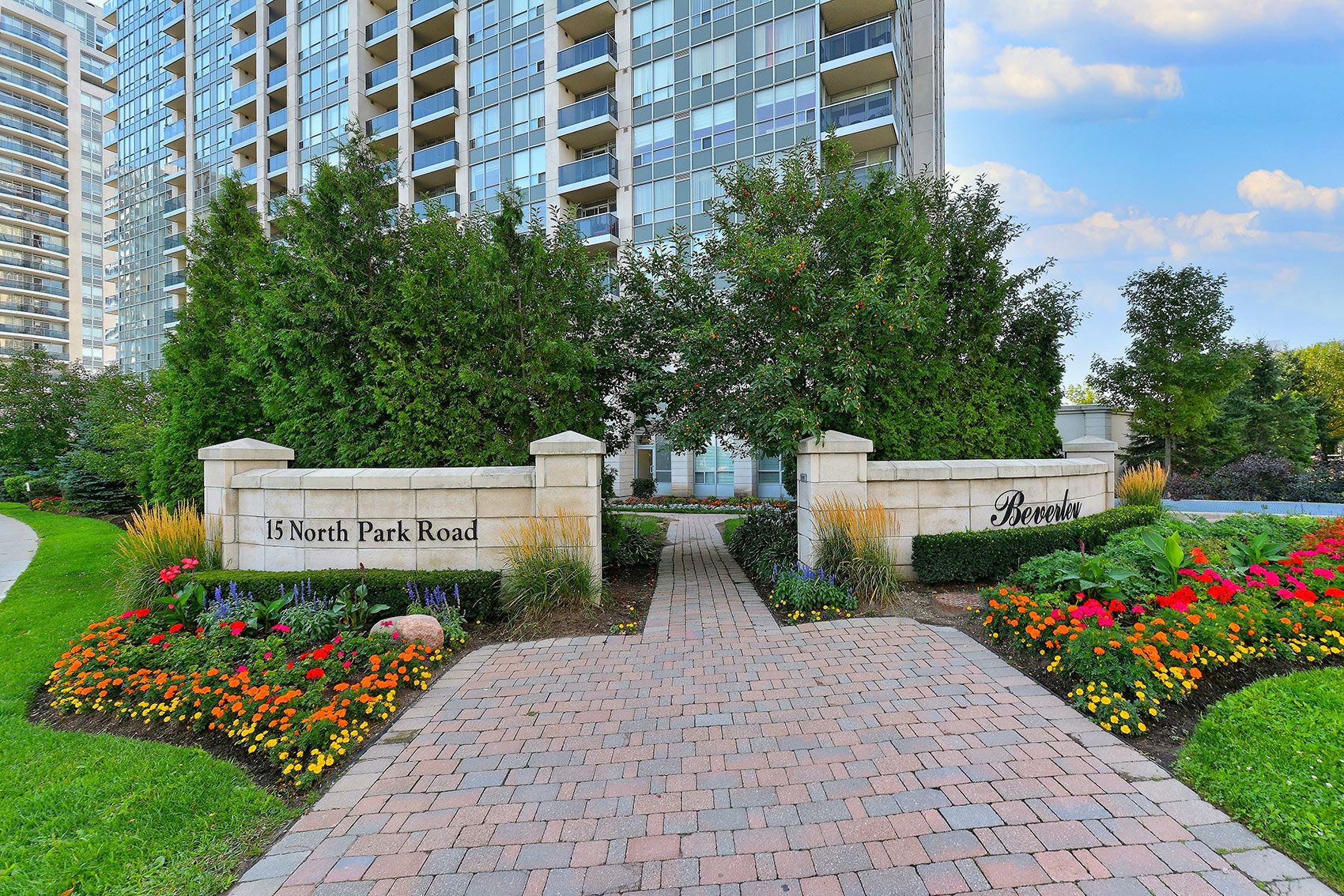 15 North Park Road 904, Vaughan, On L4j 0a1