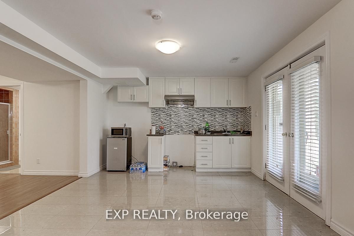 2768 Davis Drive, East Gwillimbury, On L3y 4w1