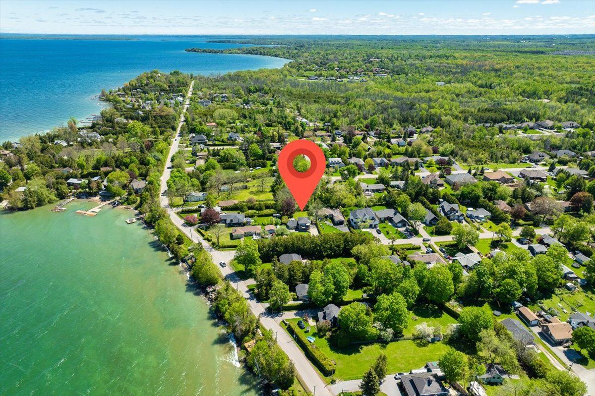853 Fairbank Avenue, Georgina, On L0e 1s0