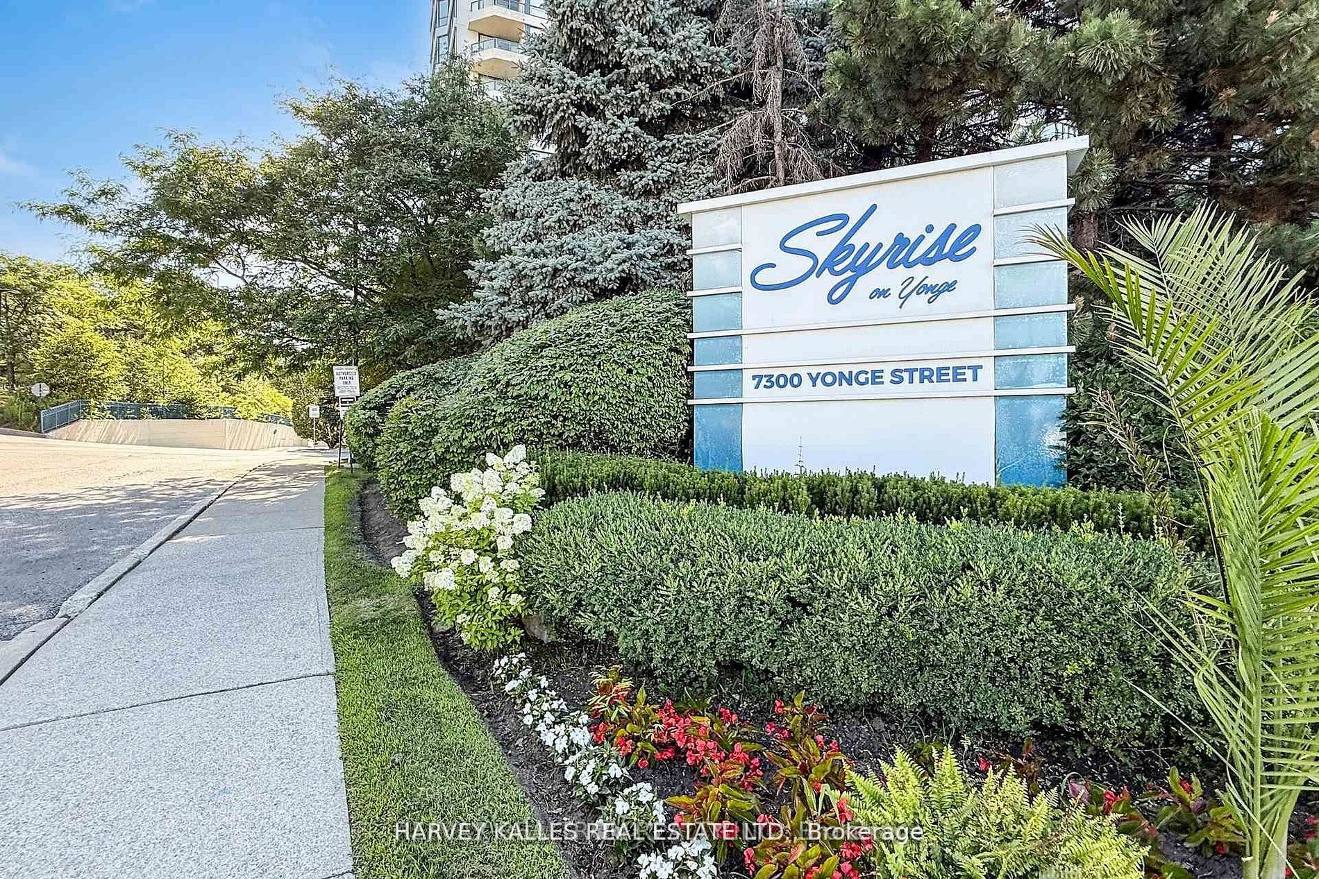 7300 Yonge Street 311, Vaughan, On L4j 7y5