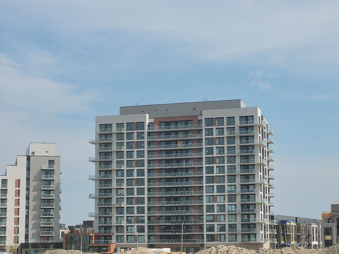 2 David Eyer Road 825, Richmond Hill, On L4s 1m4