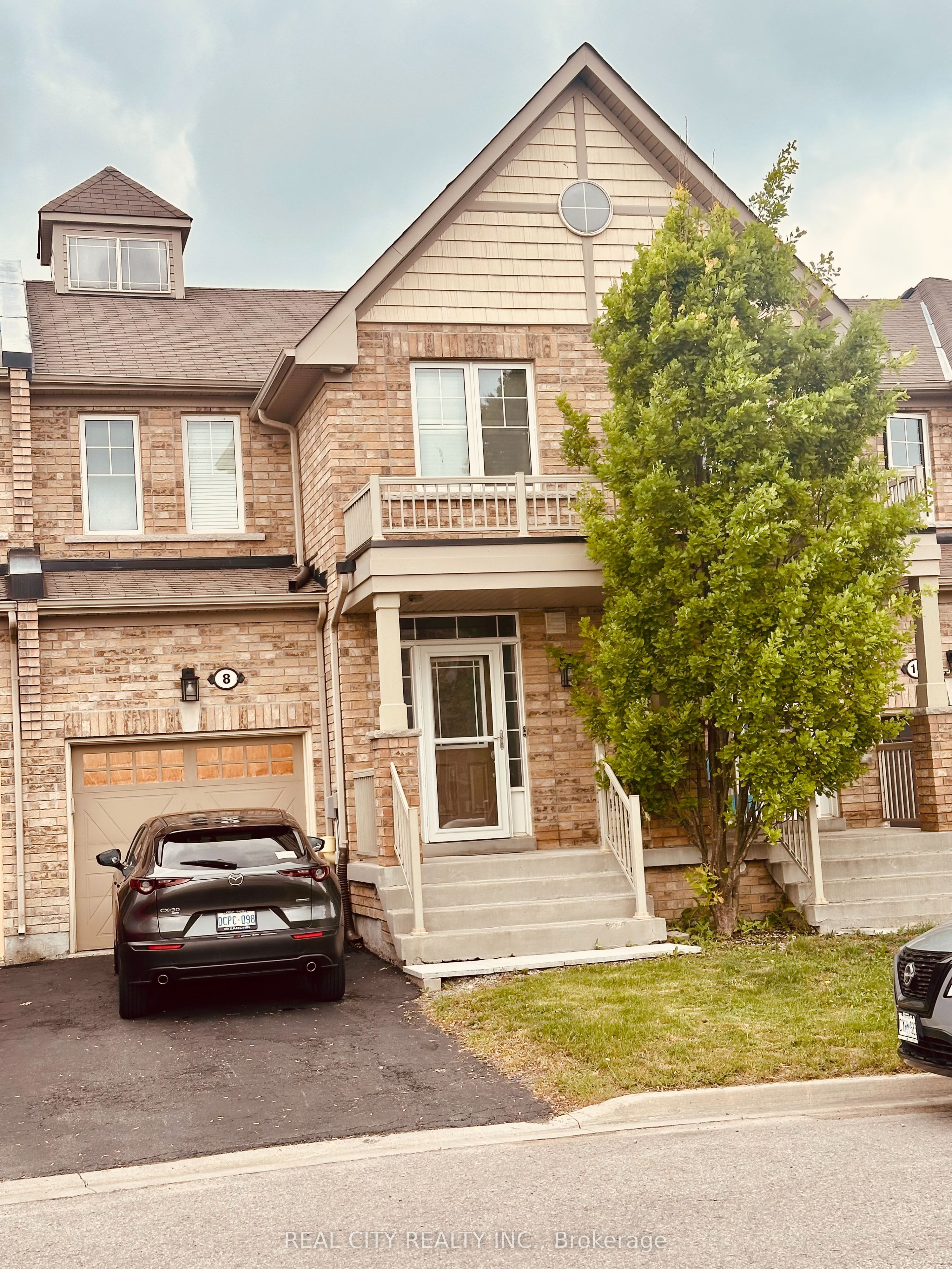 8 Beechener Street, Georgina, On L0e 1r0