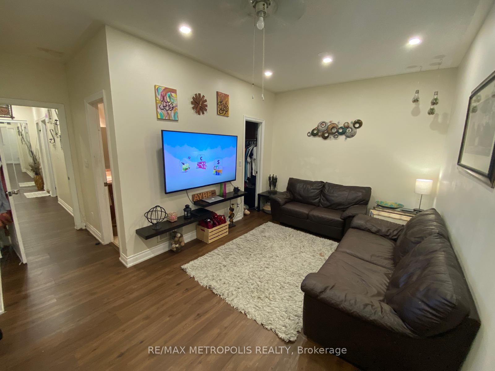 2352 Middlefield Road 205, Markham, On L3s 4t6