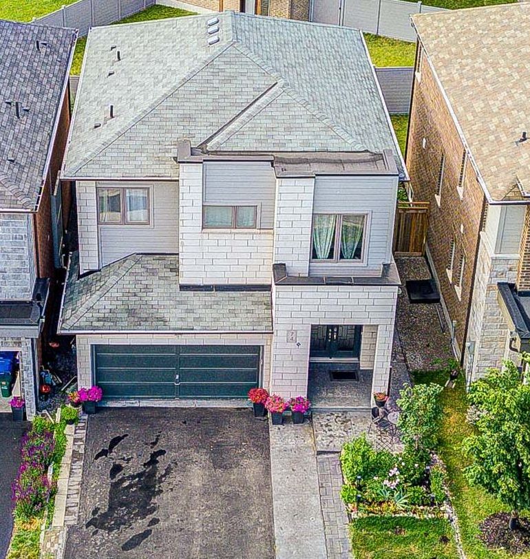 74 Tango Crescent, Newmarket, On L3x 0k4